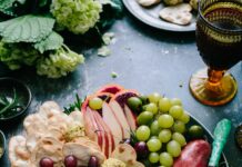 여름철 수분 보충의 중요성 assorted fruits on silver round plate