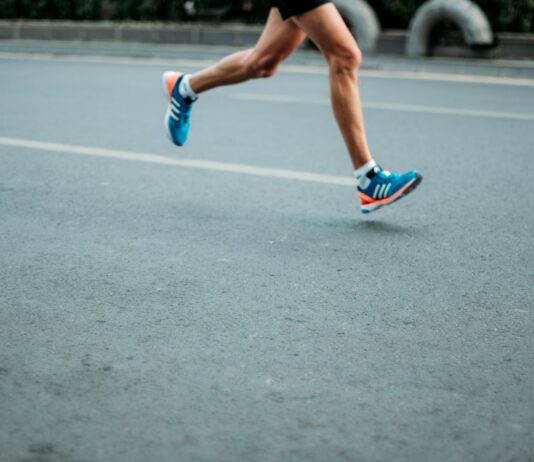 초보자를 위한 유산소 운동 가이드 pair of blue-and-white Adidas running shoes