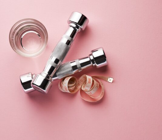 다이어트 효과를 높이는 가을철 운동 프로그램 white and silver tube bottles