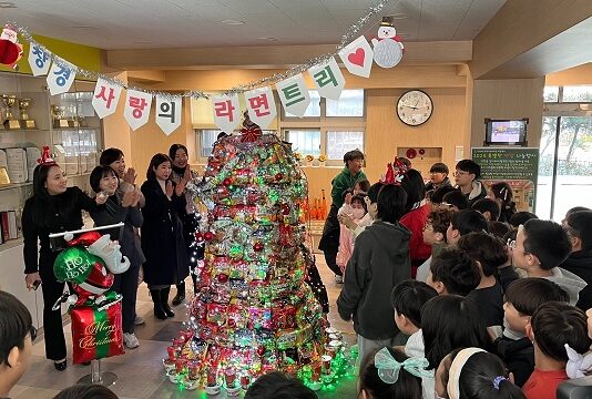 창경초 학생들이 손수 만든 ‘사랑의 라면트리’