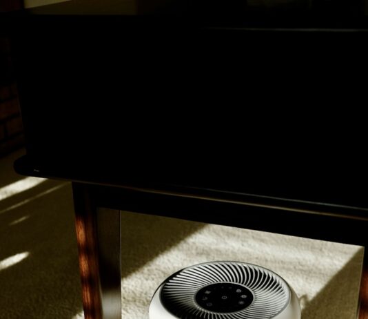 독감 유행 시 건강을 지키는 필수 체크리스트 a white air conditioner sitting under a table