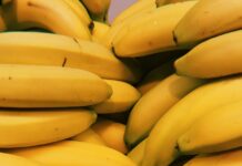 에너지 대사와 건강을 위한 비타민B yellow banana fruits