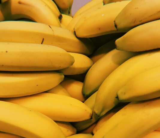 에너지 대사와 건강을 위한 비타민B yellow banana fruits