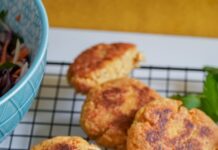 영양과 건강이 조화로운 비건 다이어트 fried food on blue and white ceramic bowl
