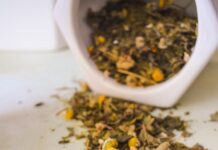 “요즘 괜히 우울하고 짜증 나요”… 날씨 탓만은 아닙니다 yellow and white flower petals on white ceramic container