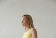 “마음 건강 챙기는 생활, 작은 변화부터 시작하세요” a woman sitting on the floor