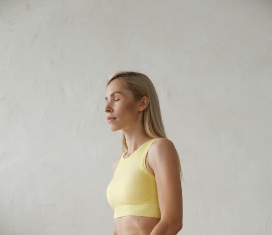 “마음 건강 챙기는 생활, 작은 변화부터 시작하세요” a woman sitting on the floor