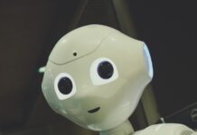 AI, 일상 속 건강 관리의 든든한 조력자로 자리잡다 white robot toy holding black tablet