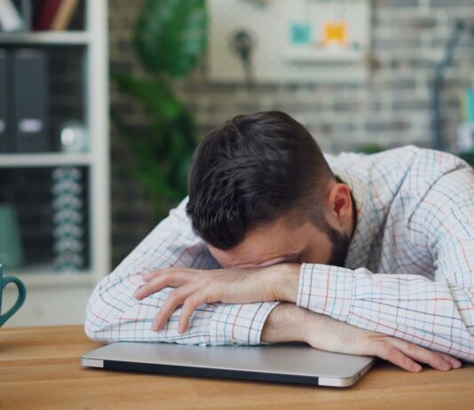 만성피로, 일상 속에서 지친 몸과 마음을 다독이는 방법 a man sitting at a desk with his head in his hands
