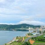 ‘슬로우 모닝’이 건강을 바꾼다…여유로운 아침 루틴 실천법 주목 city buildings near body of water under white clouds during daytime